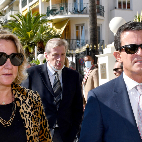 Manuel Valls et sa femme Susana Gallardo lors des Entretiens de Nice organisés par le quotidien régional Nice-Matin qui ont eu lieu au Centre Universitaire Méditerranéen, le 15 octobre 2021. © Bruno Bebert / Bestimage 