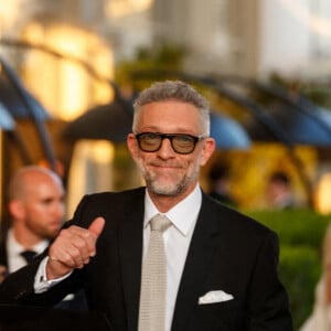 Vincent Cassel et sa femme Tina Kunakey à la sortie de l'hôtel "Martinez" lors du 75e Festival International du Film de Cannes, le 23 mai 2022.