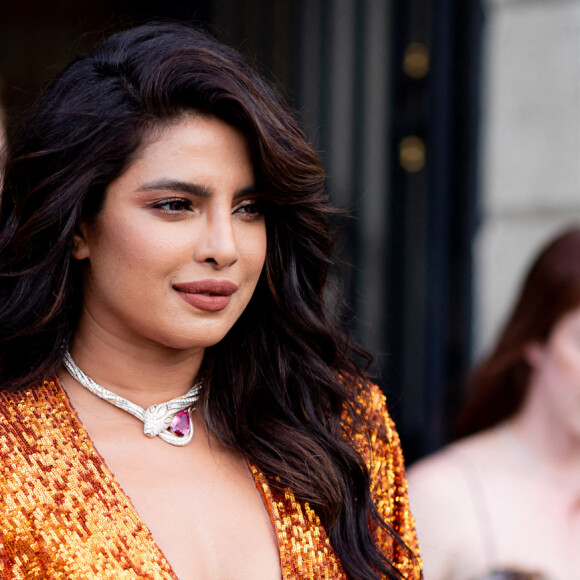 Priyanka Chopra en Bvlgari quitte l'hôtel Ritz pour se rendre à la soirée Bvlgari à l'ambassade d'Italie, le 6 juin 2022. © Tiziano da Silva / Bestimage
