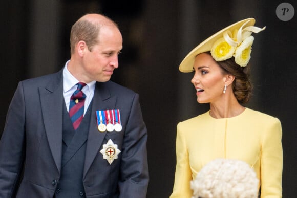 Le prince William, duc de Cambridge, et Catherine (Kate) Middleton, duchesse de Cambridge - Les membres de la famille royale et les invités lors de la messe célébrée à la cathédrale Saint-Paul de Londres, dans le cadre du jubilé de platine (70 ans de règne) de la reine Elisabeth II d'Angleterre. Londres, le 3 juin 2022. 