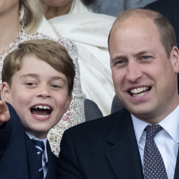 Le prince William, duc de Cambridge, le prince George - La famille royale d'Angleterre lors de la parade devant le palais de Buckingham, à l'occasion du jubilé de la reine d'Angleterre. le 5 juin 2022