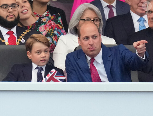 Le prince George et le prince William, duc de Cambridge - La famille royale d'Angleterre au concert du jubilé de platine de la reine d'Angleterre au palais de Buckingham à Londres. Le 4 juin 2022 