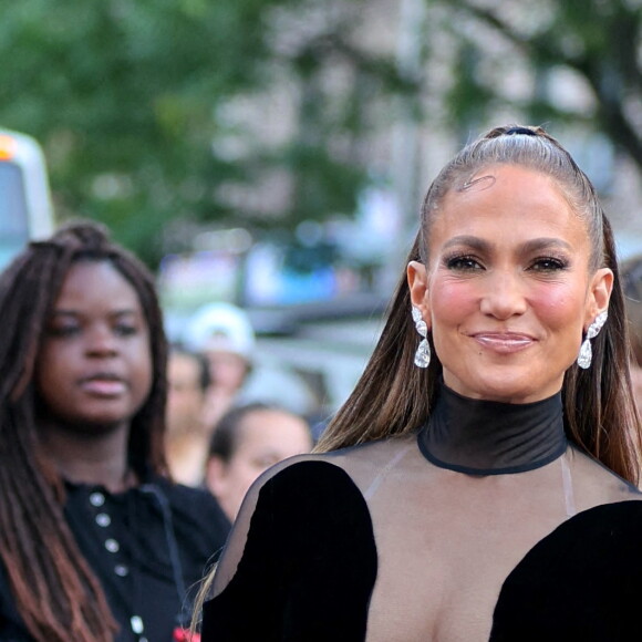 Jennifer Lopez arrive à la première de "Halftime" à New York, le 8 juin 2022. 