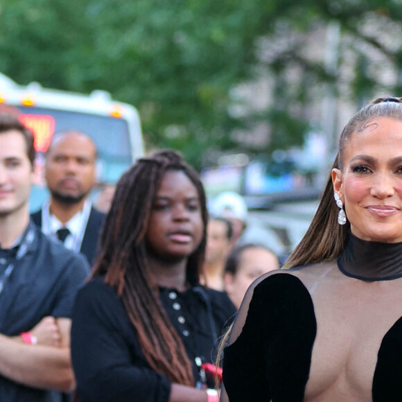 Jennifer Lopez arrive à la première de "Halftime" à New York, le 8 juin 2022. 