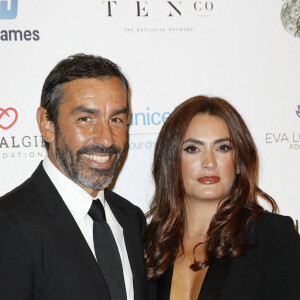 Robert Pires et sa femme Jessica - Photocall de la 10ème édition du "Global Gift Gala 2021" à l'hôtel Four Seasons Hotel George V à Paris le 30 octobre 2021. © Marc Ausset Lacroix/Bestimage