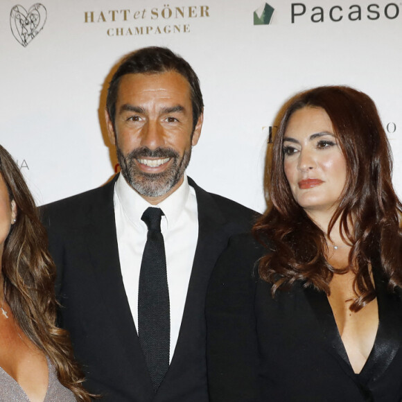 Robert Pires et sa femme Jessica - Photocall de la 10ème édition du "Global Gift Gala 2021" à l'hôtel Four Seasons Hotel George V à Paris le 30 octobre 2021. © Marc Ausset Lacroix/Bestimage