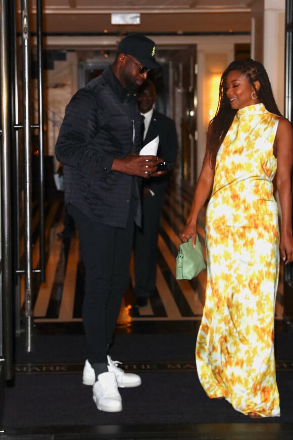 Gabrielle Union et son mari Dwyane Wade à la sortie du "Mark Hotel" à New York, le 3 mai 2022.