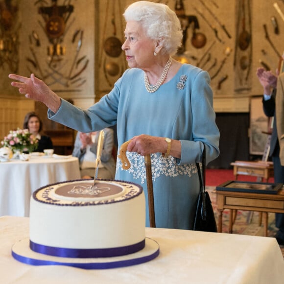 La reine Elisabeth II quitte Sandringham House, qui est la résidence de la reine à Norfolk, après une réception avec des représentants de groupes communautaires locaux pour célébrer le début du Jubilé de platine.Le 5 février 2022. 