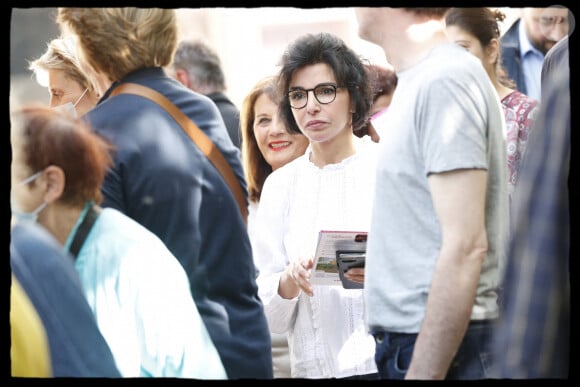 Exclusif - Tractage de Rachida Dati, et Marie Toubiana sur le Marché de la Place des Fêtes, en campagne pour les élections législatives. Paris, 19ème arrondissement, le 15 mai 2022