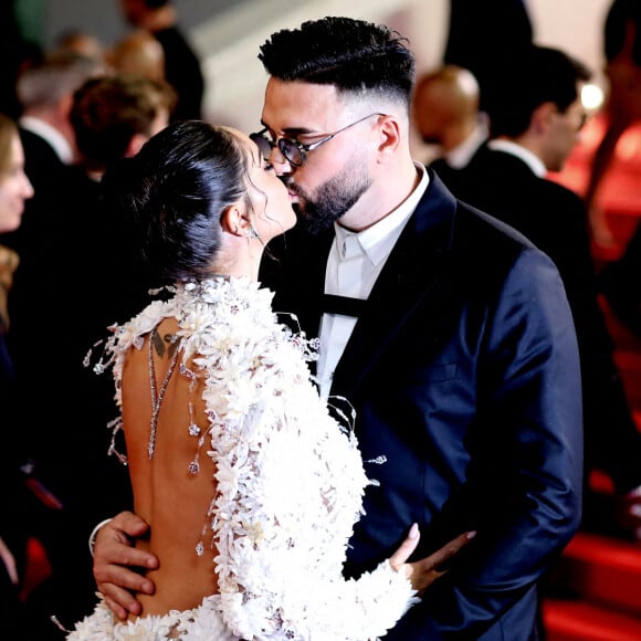 Nabilla Benattia (enceinte) et son mari Thomas Vergara - Montée des marches du film " Stars At Noon " lors du 75ème Festival International du Film de Cannes. Le 25 mai 2022 © Dominique Jacovides / Bestimage