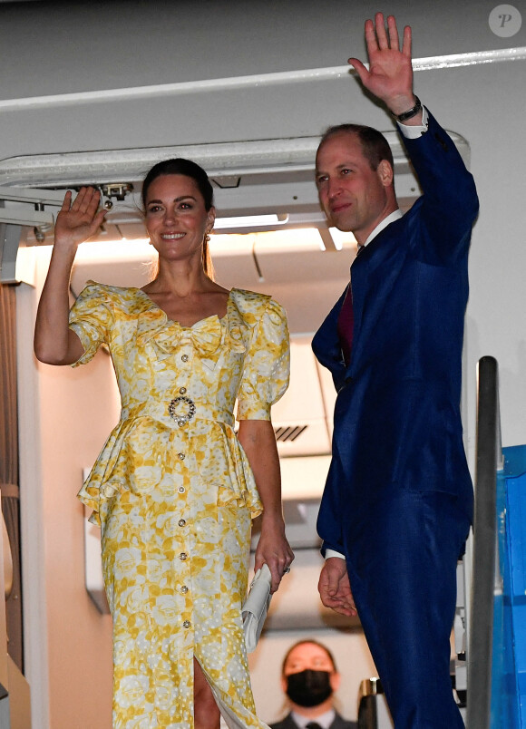 Le prince William, duc de Cambridge, et Catherine (Kate) Middleton, duchesse de Cambridge, quittent les Bahamas depuis l'aéroport international Lynden Pindling. Ce départ marque la fin de leur tournée dans les Caraïbes, au nom de la reine pour célébrer son jubilé de platine. Le 26 mars 2022.