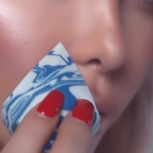 Une nail artiste française accuse les équipes de Nabilla de l'avoir arnaquée - TikTok