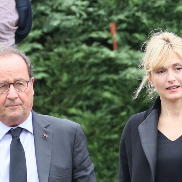 François Hollande et sa compagne Julie Gayet - Claude Chirac, son mari Frédéric Salat-Baroux et son fils Martin Rey-Chirac se sont rendus au musée du président Jacques Chirac de Sarran en Corrèze le 5 octobre 2019. Le conseil départemental de la Corrèze y organise une journée du souvenir et de l'amitié, à la mémoire de Jacques Chirac. Un hommage public, ouvert à tous, où un banquet attend les convives. Tête de veau, pommes du Limousin et fromage local sont au menu, en souvenir du coup de fourchette de Jacques Chirac et de son attachement au terroir corrézien. © Patrick Bernard/Bestimage 