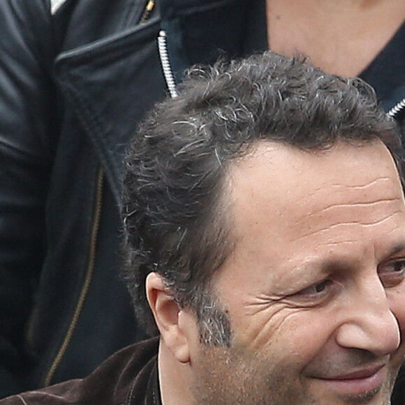 Arthur (Jacques Essebag) et sa compagne Mareva Galanter dans les tribunes de la finale homme des internationaux de France de Roland Garros à Paris le 5 juin 2016. © Moreau-Jacovides / Bestimage