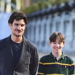 Joseph Engel entouré de Louis Garrel et sa fille Oumy (Céline) - Première du film "La croisade" lors du 69ème Festival International du Film de San Sebastian. Le 18 septembre 2021