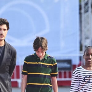 Joseph Engel entouré de Louis Garrel et sa fille Oumy (Céline) - Première du film "La croisade" lors du 69ème Festival International du Film de San Sebastian. Le 18 septembre 2021