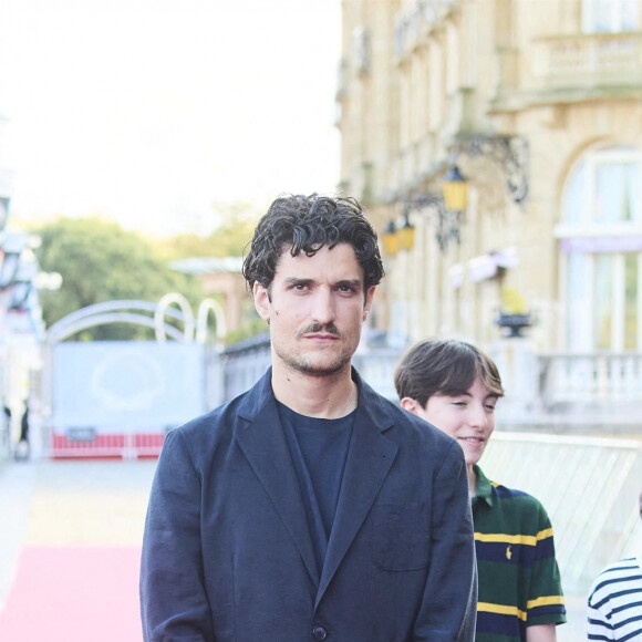 Joseph Engel entouré de Louis Garrel et sa fille Oumy (Céline) - Première du film "La croisade" lors du 69ème Festival International du Film de San Sebastian. Le 18 septembre 2021