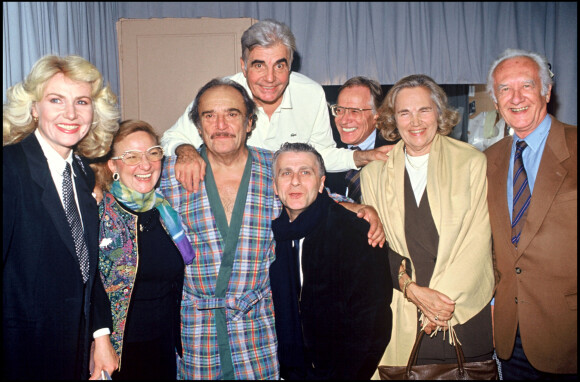 Décès de Henri Garcin - Roger Pierre et Jean-Marc Thibault dans leur loge de l'Olympia en 1990 entourés de Michèle Torr, Marthe Villalonga, André Valardy, Henri Garcin, Maritie et Gilbert Carpentier.