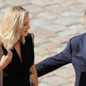 François Hollande et sa compagne Julie Gayet lors de la cérémonie d'hommage national à Jean-Paul Belmondo à l'Hôtel des Invalides à Paris, France, le 9 septembre 2021. © Dominique Jacovides/Bestimage 
