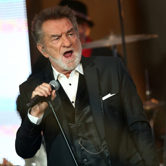 Exclusif - Eddy Mitchell - Enregistrement de l'émission Spécial Johnny Hallyday, "Johnny, la soirée événement", qui sera diffusée sur TF1 en prime-time le 20 décembre. 