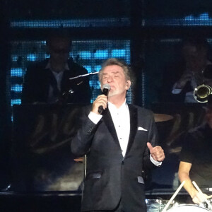 DR - BI - Eddy Mitchell et Johnny Hallyday - Premier concert "Les Vieilles Canailles" au POPB de Paris-Bercy à Paris, du 5 au 10 novembre 2014. 