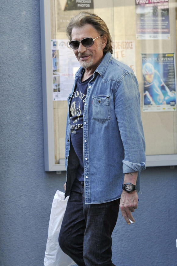 Johnny Hallyday - Derniere journee de tournage du film de Claude Lelouch : 'Salaud, on t'aime' a Saint Gervais les Bains le 31 juillet 2013 avec dans le casting Johnny Hallyday, Sandrine Bonnaire, Eddy Mitchell, Irene Jacob, Pauline Lefevre, Jenna Thiam, Sarah Kazemy, Agnes Soral, Silvia Kahn, Valerie Kaprisky, Rufus, Isabelle de Hertogh, Jean Francois Derec, Gilles Lemaire, Jacky Ido et Antoine Dulery.