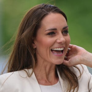 Catherine (Kate) Middleton, duchesse de Cambridge, visite le centre de Little Village pour savoir comment la banque pour bébés soutient les familles locales à Wembley, Londres.