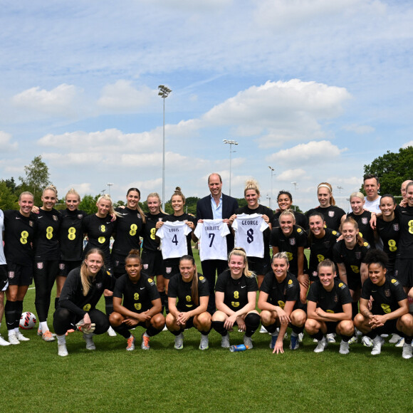 Le prince William visite St George's Park à Burton-on-Trent, pour rencontrer l'équipe féminine d'Angleterre avant l'Euro féminin de l'UEFA 2022. Le 15 juin 2022.