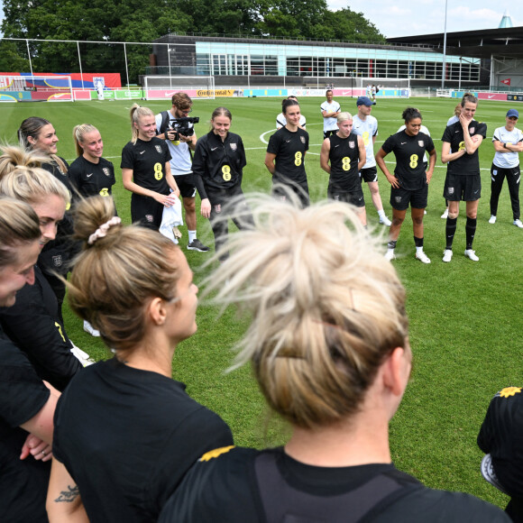 Le prince William visite St George's Park à Burton-on-Trent, pour rencontrer l'équipe féminine d'Angleterre avant l'Euro féminin de l'UEFA 2022. Le 15 juin 2022.