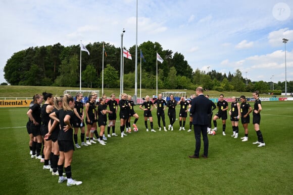 Le prince William visite St George's Park à Burton-on-Trent, pour rencontrer l'équipe féminine d'Angleterre avant l'Euro féminin de l'UEFA 2022. Le 15 juin 2022.