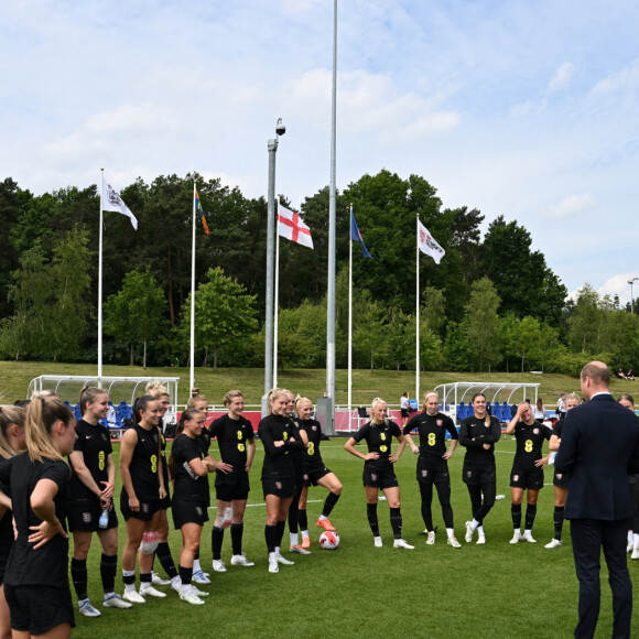 Le prince William visite St George's Park à Burton-on-Trent, pour rencontrer l'équipe féminine d'Angleterre avant l'Euro féminin de l'UEFA 2022. Le 15 juin 2022.