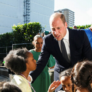 Le prince William, duc de Cambridge, lors d'une cérémonie multiconfessionnelle et de dépôt de couronnes au pied de la tour Grenfell à Londres, le 14 juin 2022.