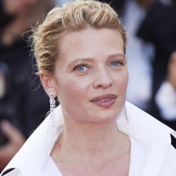 Mélanie Thierry - Montée des marches du film "OSS 117 : Alerte rouge en Afrique Noire" lors du 74e Festival de Cannes. Le 17 juillet 2021. © Borde-Jacovides-Moreau / Bestimage