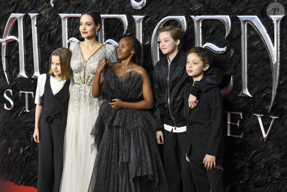 Vivienne Jolie-Pitt, Angelina Jolie, Zahara Jolie-Pitt, Shiloh Jolie-Pitt et Knox Leon Jolie-Pitt - Première de "Maléfique : Le Pouvoir du Mal" à Londres, le 9 octobre 2019.