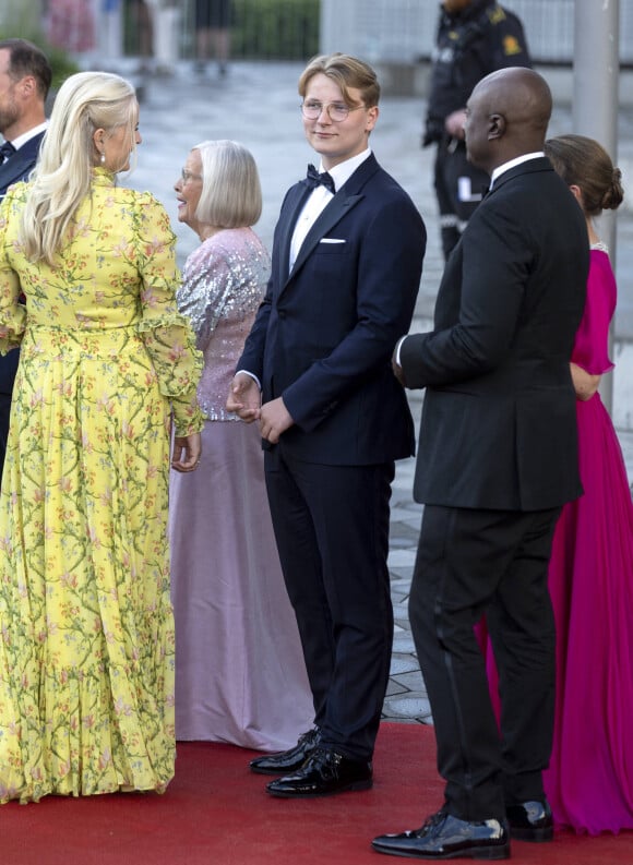 La princesse Mette Marit de Norvège, Marit Tjessem, la mère de la princesse Mette Marit, le prince Sverre Magnus, la princesse Martha Louise et son fiancé Durek Verrett - La princesse Ingrid Alexandra de Norvège fête ses 18 ans lors d'un dîner de gala offert par le gouvernement à la bibliothèque nationale de Oslo le 16 juin 2022.