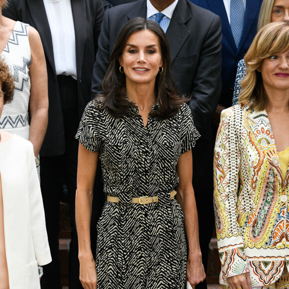 La reine Letizia d'Espagne avec la ministre de l'éducation, Pilar Alegría, et la ministre de la science et de la technologie, Diana Morant, à son arrivée à la réunion du conseil d'administration de la Residencia de Estudiantes, la plus haute instance dirigeante de cette institution, l'une des plus prestigieuses d'Espagne centres culturels les plus importants, le 17 juin 2022, à Madrid. 