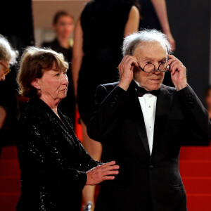 Jean-Louis Trintignant (Lunettes à l'envers) et sa femme Marianne Hoepfner - Montée des marches du film "Happy End" lors du 70ème Festival International du Film de Cannes. Le 22 mai 2017. © Borde-Jacovides-Moreau/Bestimage 