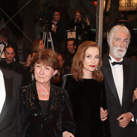 Mathieu Kassovitz, Jean-Louis Trintignant, sa femme Marianne Hoepfner, Isabelle Huppert, Michael Haneke et sa femme Susanne, Fantine Harduin, Franz Harduin, Toby Jones - Montée des marches du film "Happy End" lors du 70ème Festival International du Film de Cannes. Le 22 mai 2017. © Borde-Jacovides-Moreau / Bestimage 