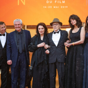 Souad Amidou, Antoine Sire, Claude Lelouch (Smoking Dior, montre Van Cleef & Arpels), Anouk Aimée, Jean-Louis Trintignant, Marianne Denicourt (habillée en Dior) , Monica Bellucci et Tess Lauvergne - Montée des marches du film "Les plus belles années d'une vie" lors du 72ème Festival International du Film de Cannes. Le 18 mai 2019 © Borde / Bestimage 