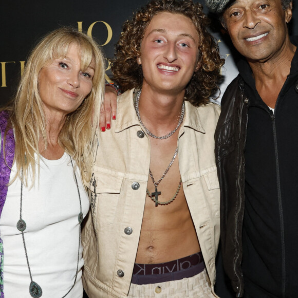 Joalukas Noah avec ses parents, Isabelle Camus et Yannick Noah lors de la soirée d'anniversaire de Joalukas Noah, fils de Yannick Noah et Isabelle Camus, pour ses 18 ans à Paris le 10 juin 2022. © Cyril Moreau / Bestimage 