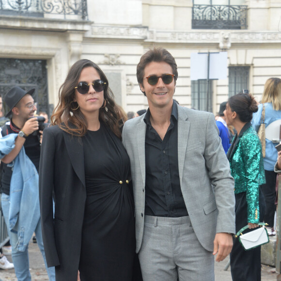 Anouchka Delon enceinte et son compagnon Julien Dereims - Défilé Elie Saab "Collection Prêt-à-Porter Printemps/Eté 2020" lors de la Fashion Week de Paris (PFW), le 28 septembre 2019. © Veerren Ramsamy - Christophe Clovis / Bestimage 