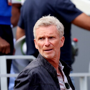 Denis Brogniart - Célébrités dans les tribunes des internationaux de France de Roland Garros à Paris le 30 mai 2022. © Cyril Moreau - Dominique Jacovides/Bestimage