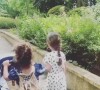 Sofia et Hana, les filles d'Amel Bent, promènent leur petit frère. Instagram. Le 21 juin 2022.