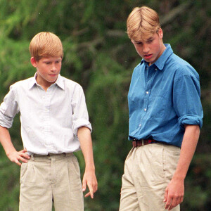 Le prince William et le prince Harry en 1997.