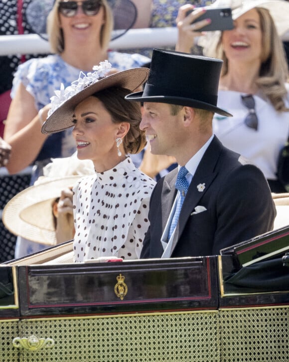 Le prince William et Kate Middleton lors du quatrième jour de la Royal Ascot 2022 à l'hippodrome d'Ascot dans le Berkshire, Royaume Uni, le 17 juin 2022.