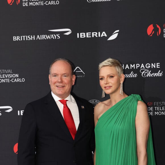 Le prince Albert II de Monaco et la princesse Charlène de Monaco au photocall de la cérémonie d'ouverture de la 61ème édition du Festival de Télévision de Monte-Carlo au Grimaldi Forum, à Monaco, le 17 juin 2022. © Claudia Albuquerque/Bestimage 