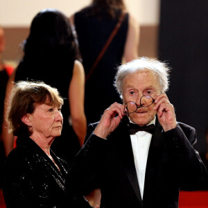 Jean-Louis Trintignant (Lunettes à l'envers) et sa femme Marianne Hoepfner - Montée des marches du film "Happy End" lors du 70ème Festival International du Film de Cannes. Le 22 mai 2017. © Borde-Jacovides-Moreau/Bestimage 