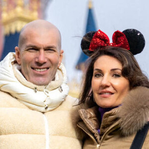 Zinédine Zidane et sa femme Véronique - People au 30ème anniversaire du parc d'attractions Disneyland Paris à Marne-la-Vallée le 5 mars 2022. © Disney via Bestimage