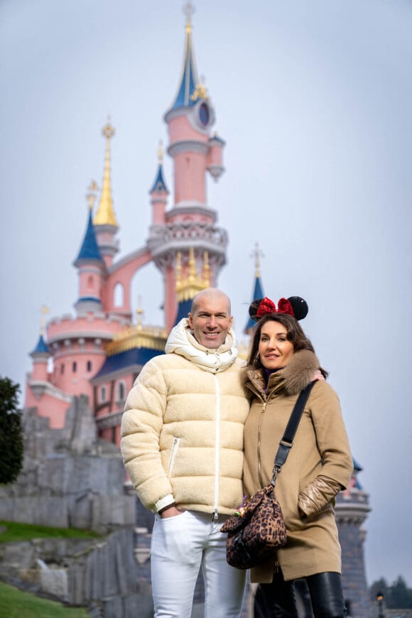 Zinédine Zidane et sa femme Véronique - People au 30ème anniversaire du parc d'attractions Disneyland Paris à Marne-la-Vallée le 5 mars 2022. © Disney via Bestimage