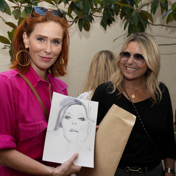 Semi Exclusif - Audrey Fleurot (avec un portrait d'elle réalisé par Marc-Antoine Coulon) lors du vernissage de l'exposition Mirabilia à la bijouterie Heurgon à Paris le 22 juin 2022. © Jeremy Melloul / Bestimage 